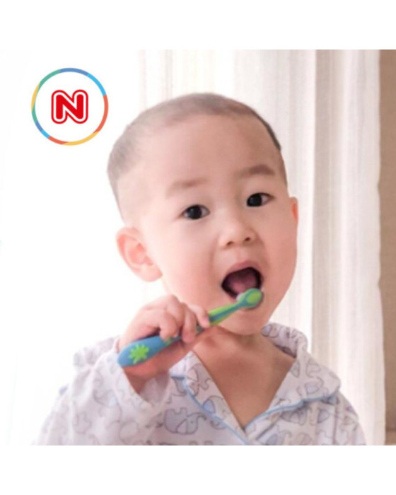 Nuby Toothbrush with BriSetelanes 1Pk Sikat Gigi Bayi